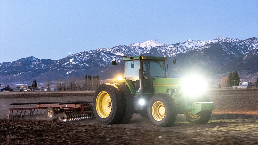 Evening Disking with the John Deere 8300